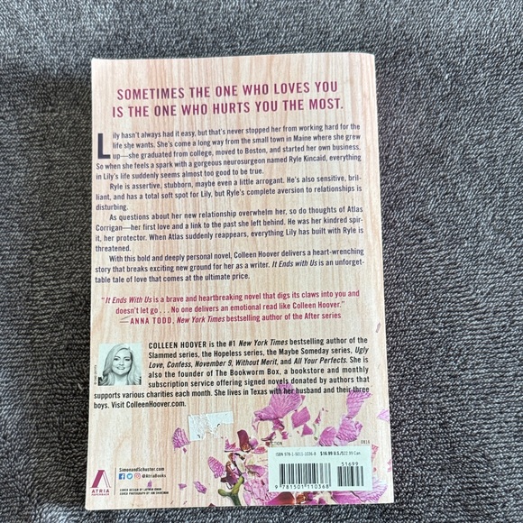 'It Ends With Us' Novel - Purple Cover - Picture 2 of 2